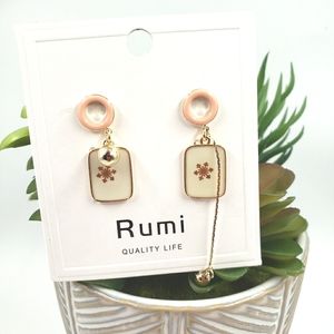Rumi Irregular Fashion Earrings.